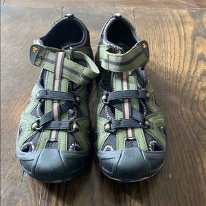 BNWT Merrell kids hiking shoe 3